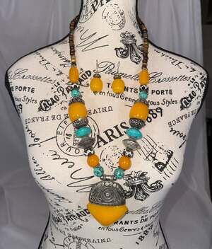 Tibetan/Nepali Jewelry Beautiful Vintage Handmade Necklace & Earrings (v)
